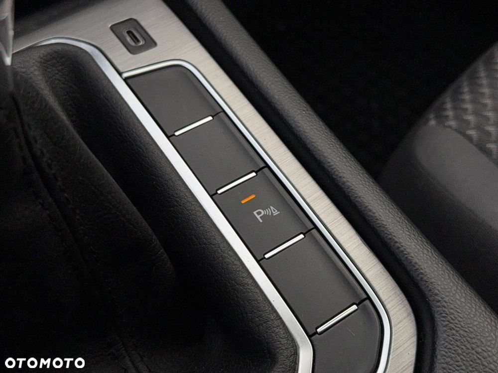 Volkswagen Passat - 33