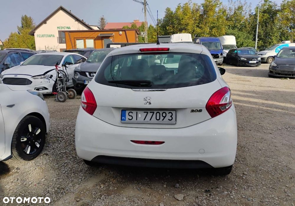 Peugeot 208 - 17