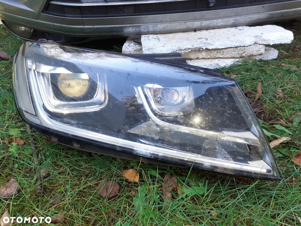 VW Touareg II Lampa Przednia Lewa Prawa