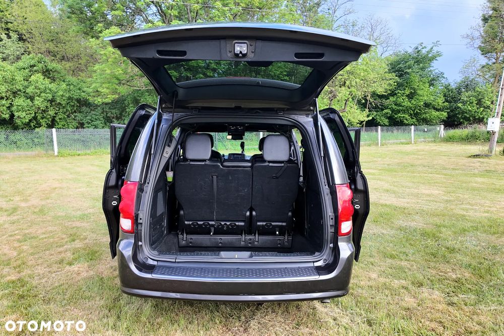 Dodge Grand Caravan - 30