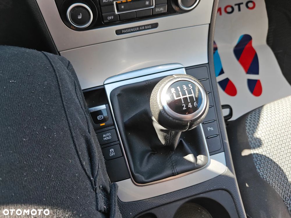 Volkswagen Passat 1.9 TDI Comfortline - 24