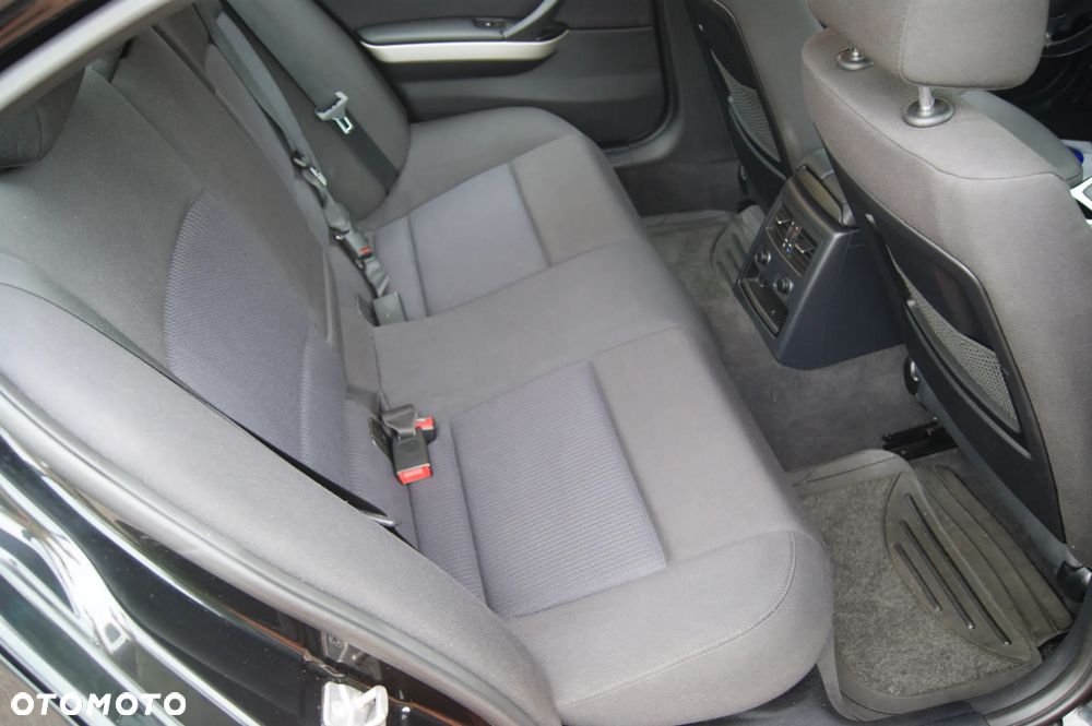 BMW Seria 3 320i Edition Sport - 28