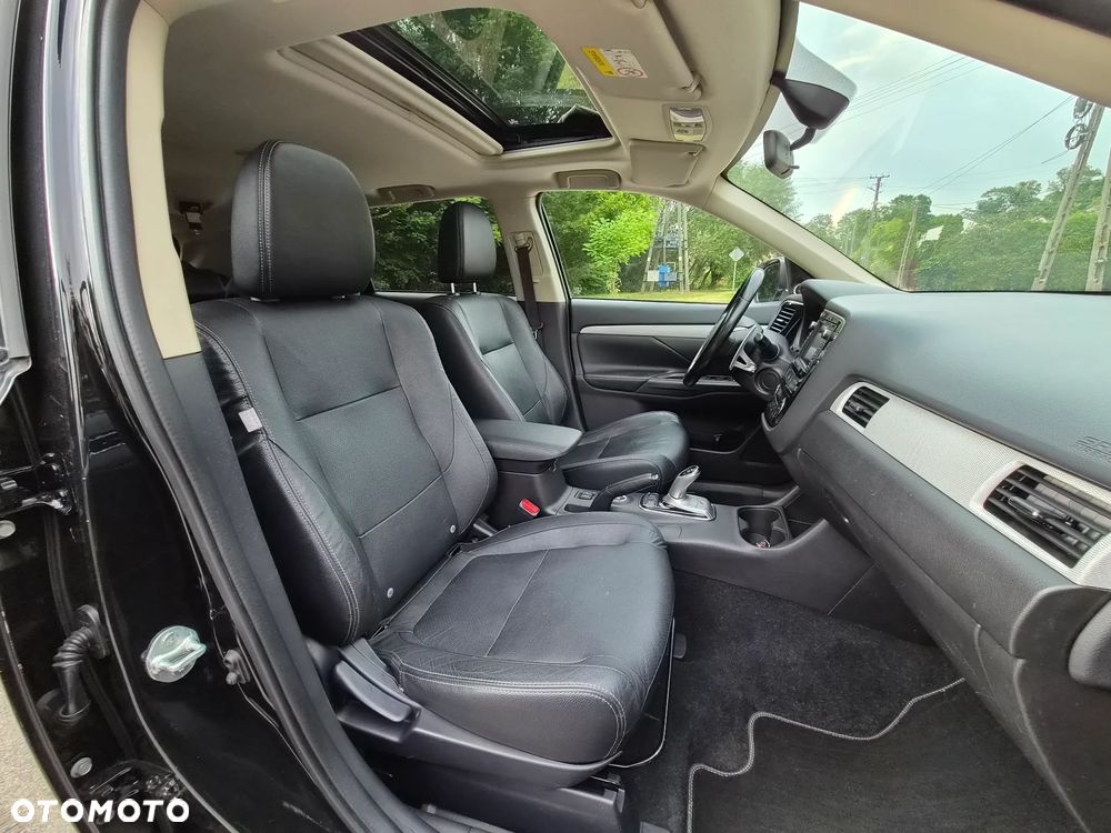 Mitsubishi Outlander 2.0 4WD Top - 24