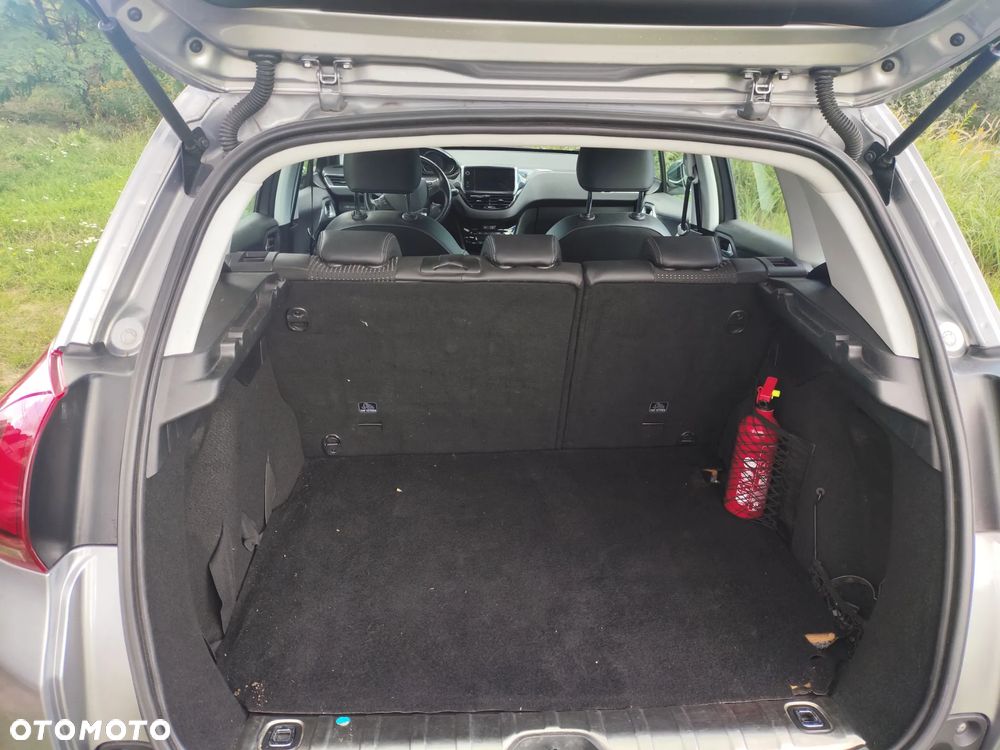 Peugeot 2008 1.5 BlueHDi Allure S&S - 7