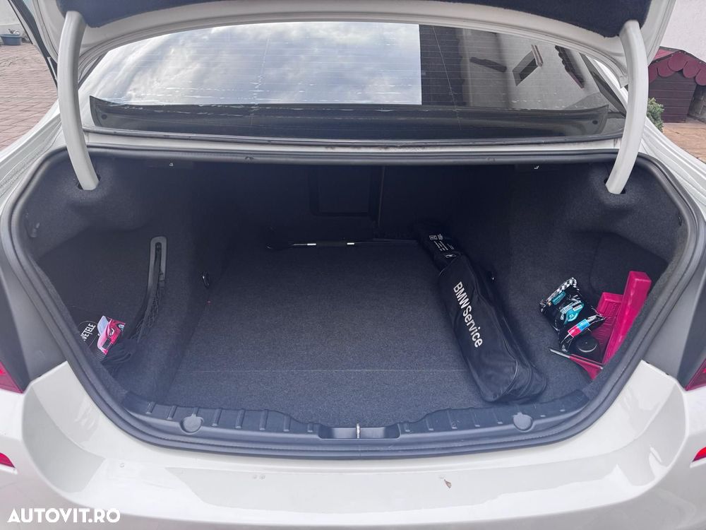 BMW Seria 5 525d Aut. Modern Line - 9