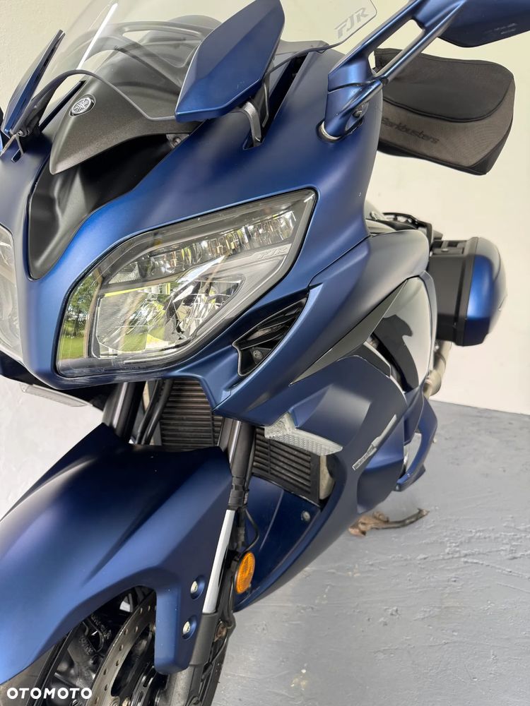 Yamaha FJR - 33