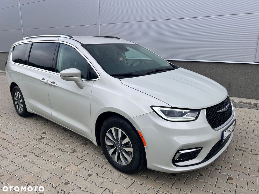 Chrysler Pacifica - 2