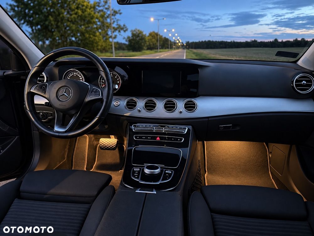 Mercedes-Benz Klasa E 200 d 9G-TRONIC - 28