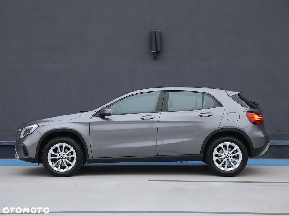 Mercedes-Benz GLA 180 7G-DCT - 8