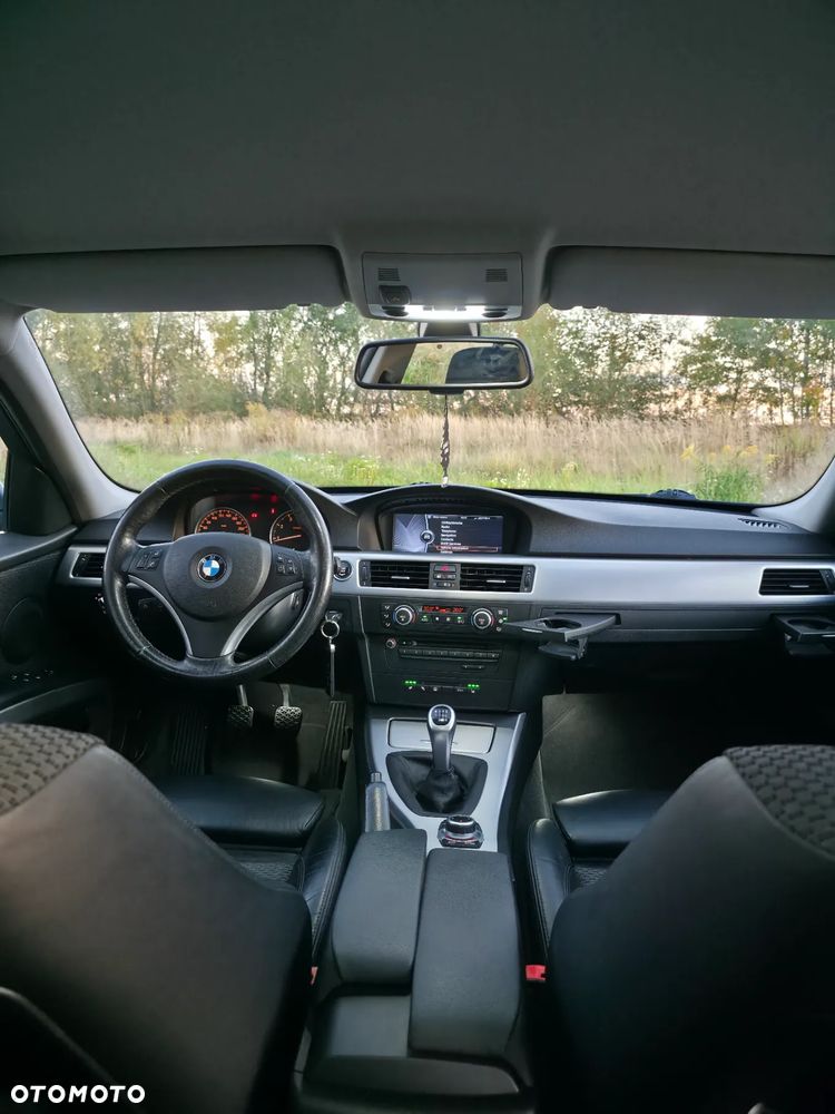 BMW Seria 3 320i - 14