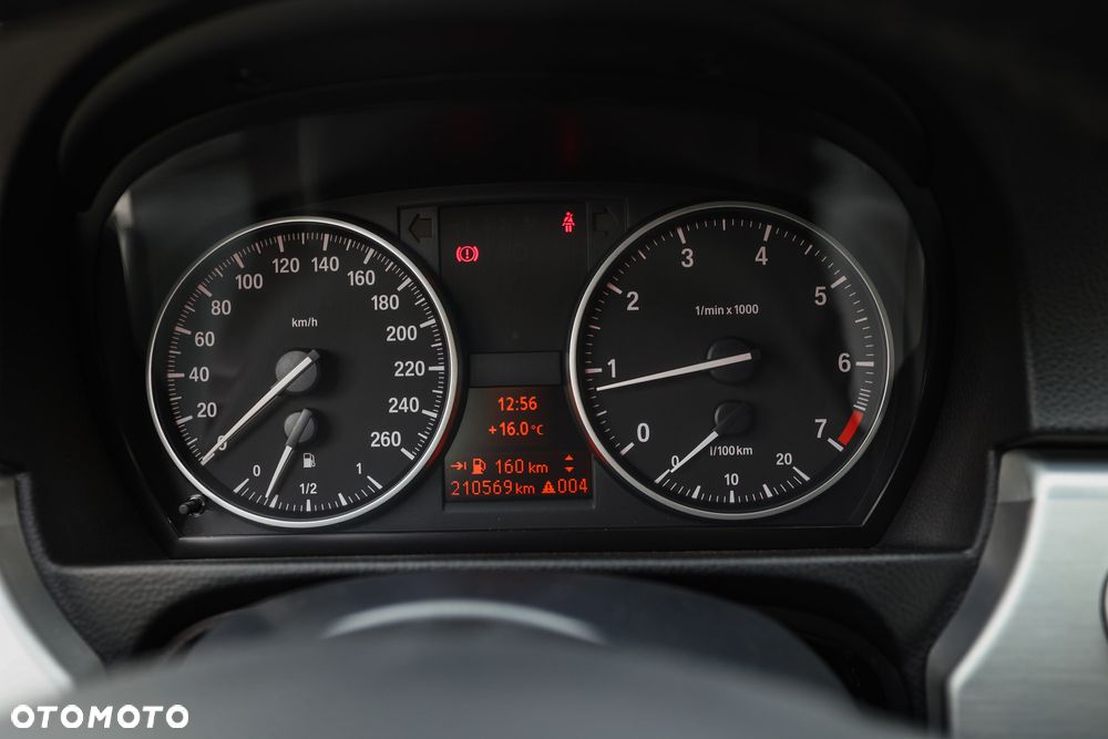 BMW Seria 3 318i Edition Sport - 26