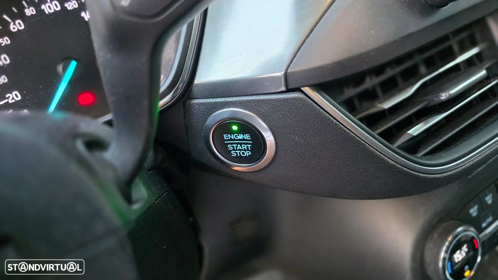 Ford Focus 1.0 EcoBoost S&S ST-LINE X - 37