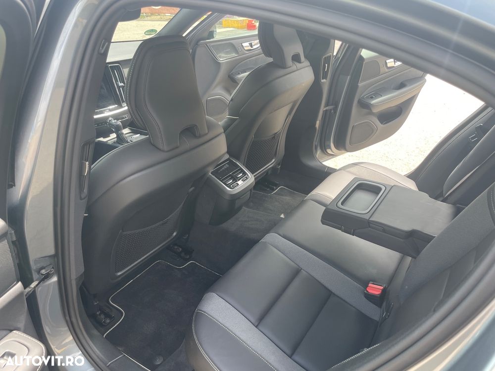 Volvo S60 T5 R-Design - 9
