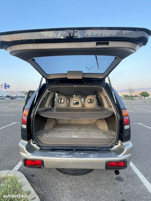 Mitsubishi Pajero - 16