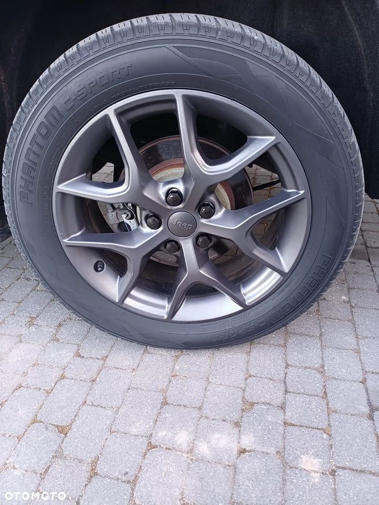 Jeep Grand Cherokee - 21