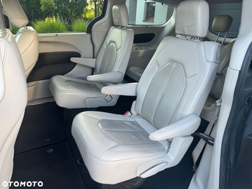 Chrysler Pacifica - 10