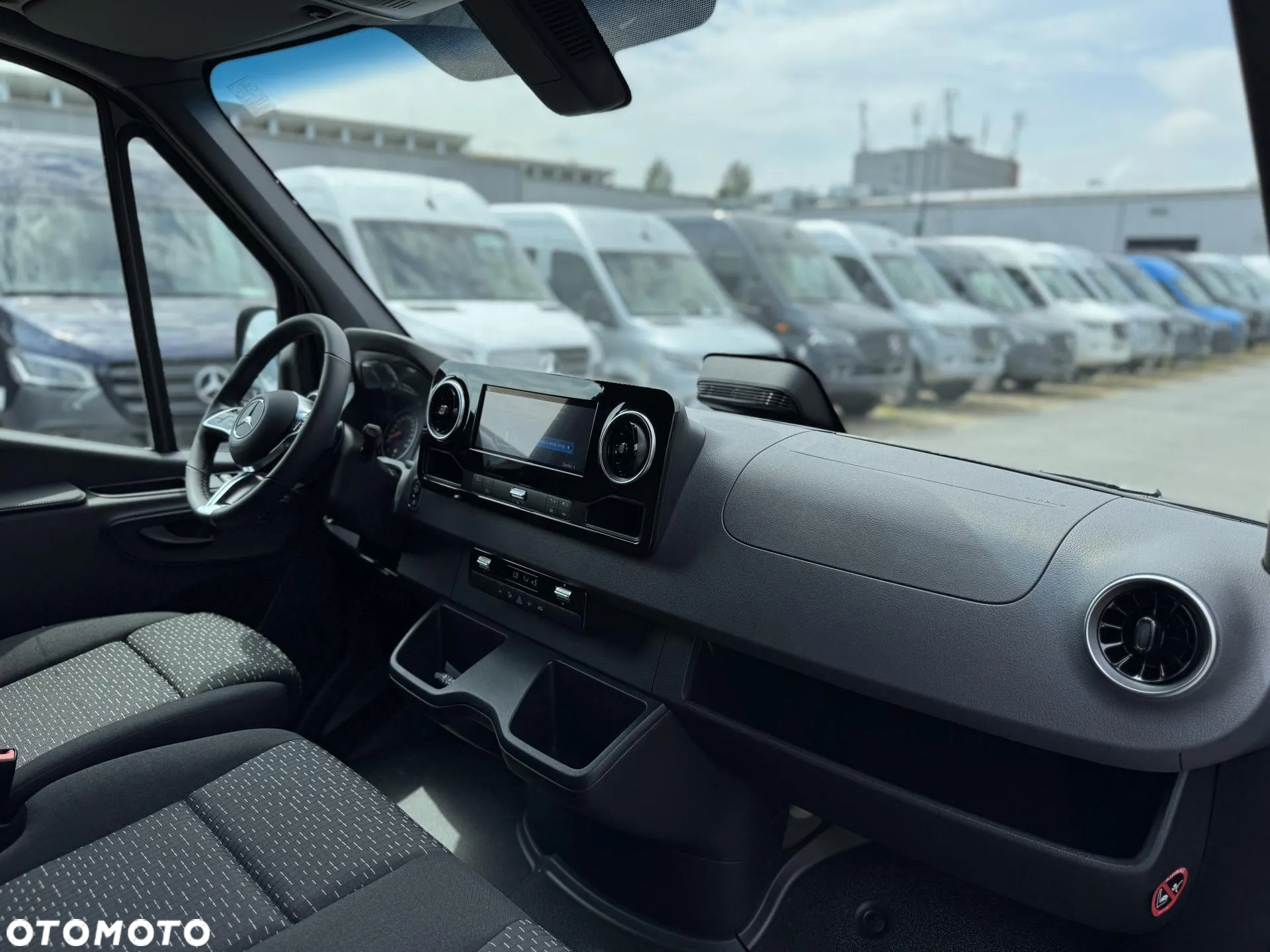 Mercedes-Benz Sprinter - 11