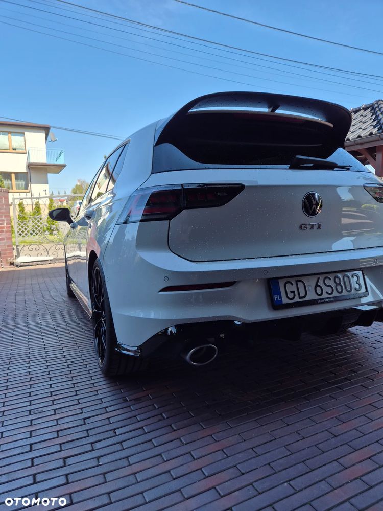 Volkswagen Golf - 8