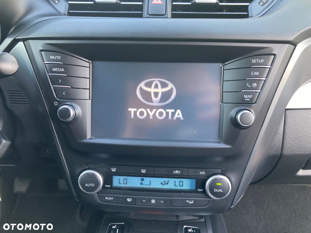 Toyota Avensis 2.0 D-4D Prestige - 21