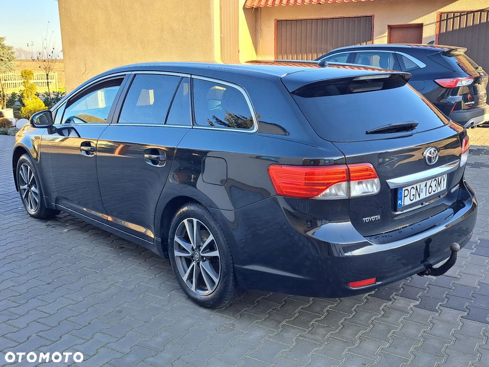 Toyota Avensis 1.8 Premium - 16