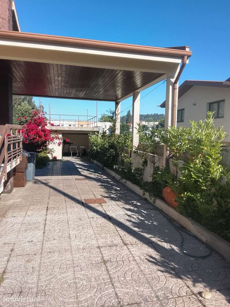 Moradia T3 com jardim, cave e varanda na Maia - Grande imagem: 4/20