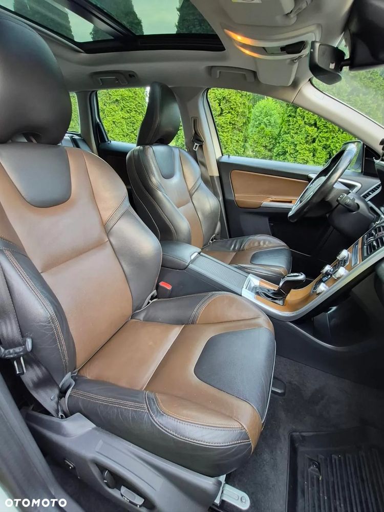 Volvo XC 60 D5 AWD Momentum - 11