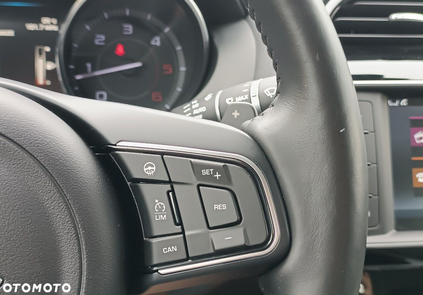 Jaguar XE - 35
