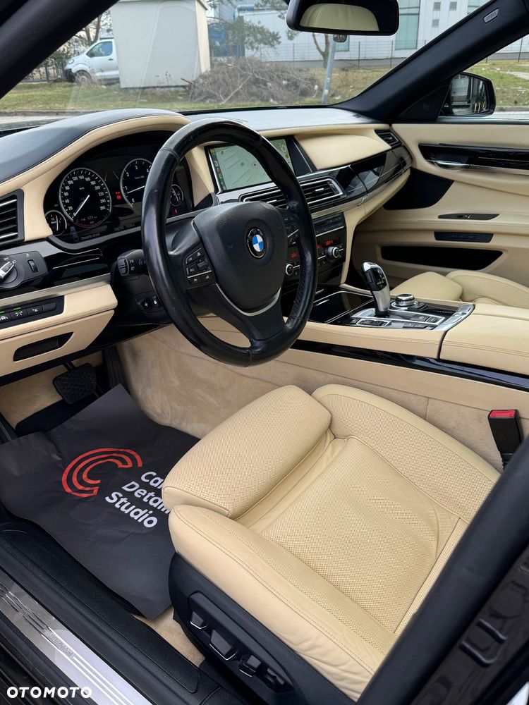BMW Seria 7 740d xDrive - 22