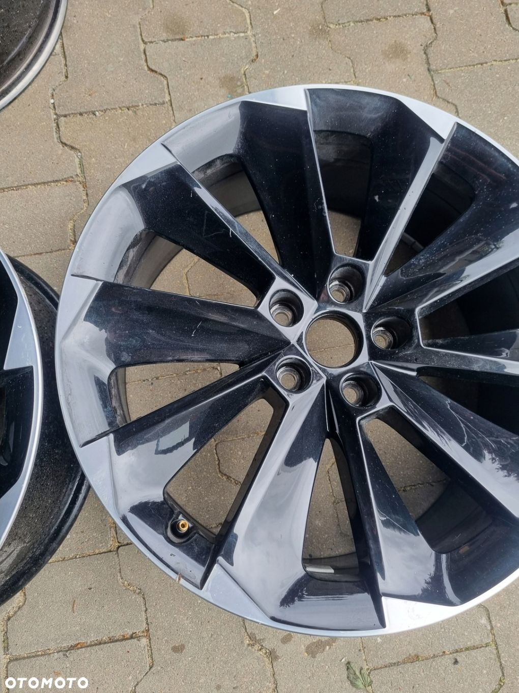 Felga aluminiowa Skoda OE SUPERB 3V0601025T 8.0" x 19" 5x112 ET 44 - 4