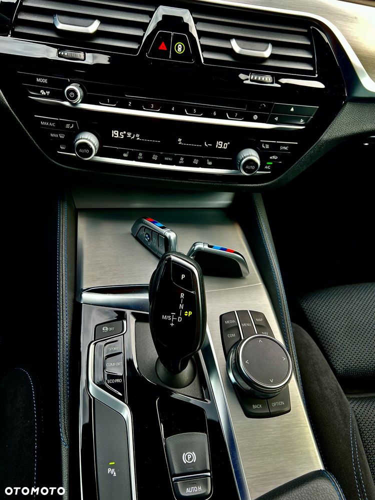 BMW Seria 5 520d xDrive M Sport Edition - 12