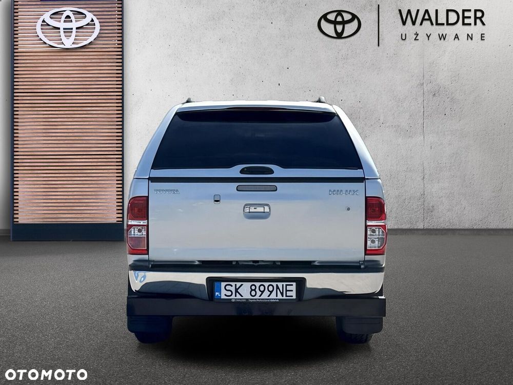 Toyota Hilux 2.5 D-4D SR - 8