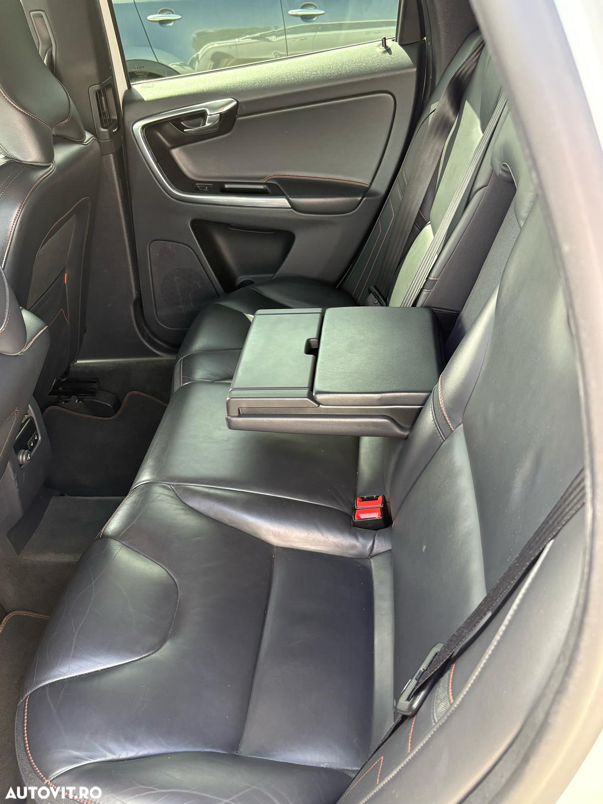 Volvo XC 60 D4 AWD Geartronic Ocean Race - 9