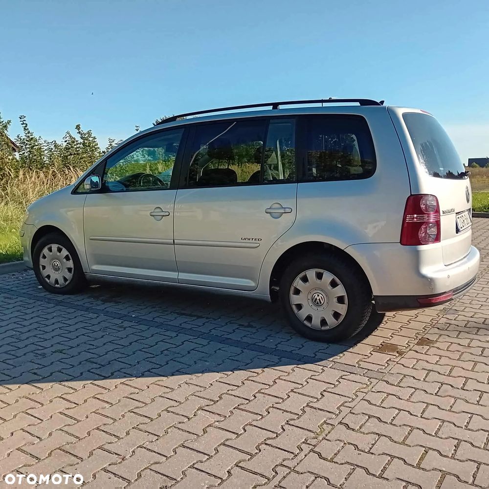 Volkswagen Touran - 10
