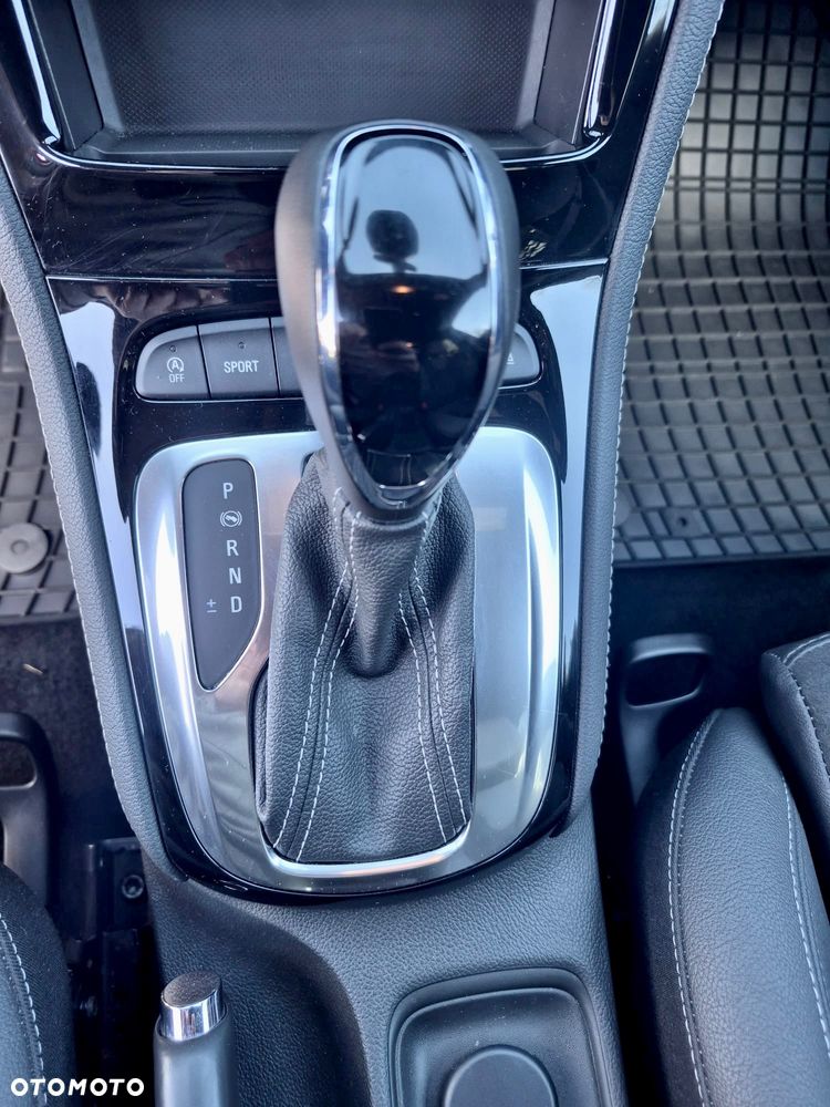 Opel Astra 1.6 T Dynamic S&S - 19