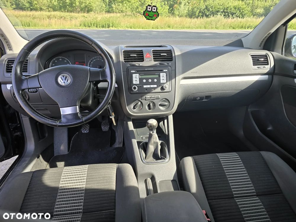 Volkswagen Golf 1.6 FSI United - 9