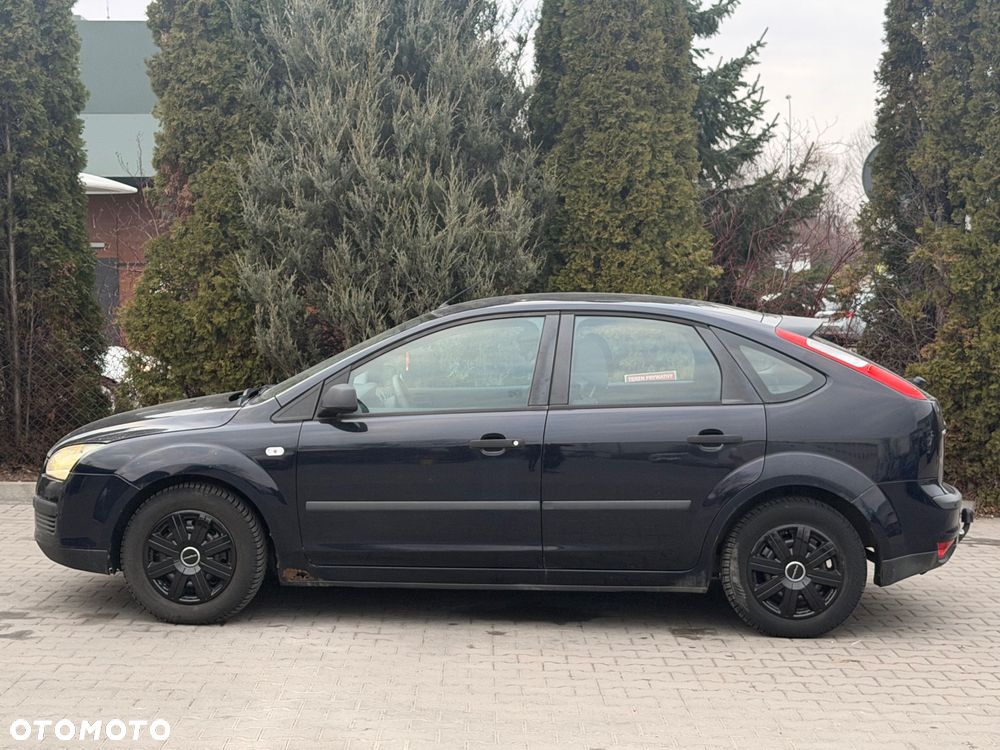Ford Focus 1.6 Trend + - 6