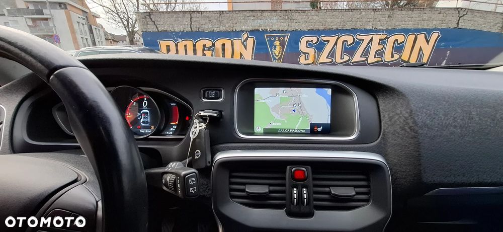 Volvo V40 D2 R Design - 12