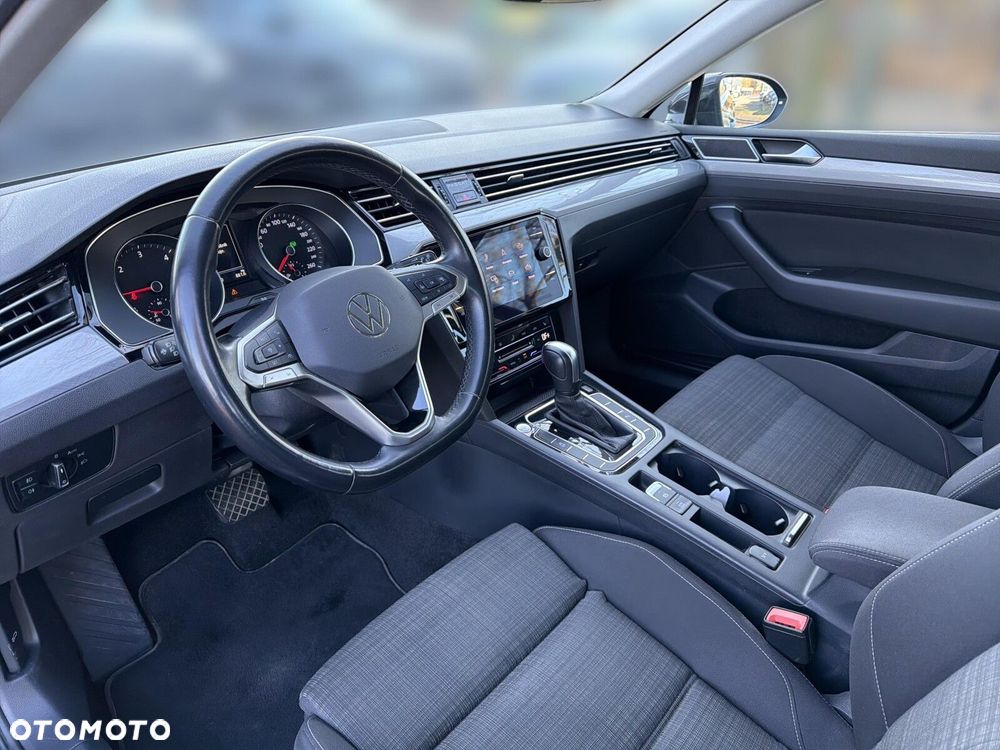 Volkswagen Passat - 10