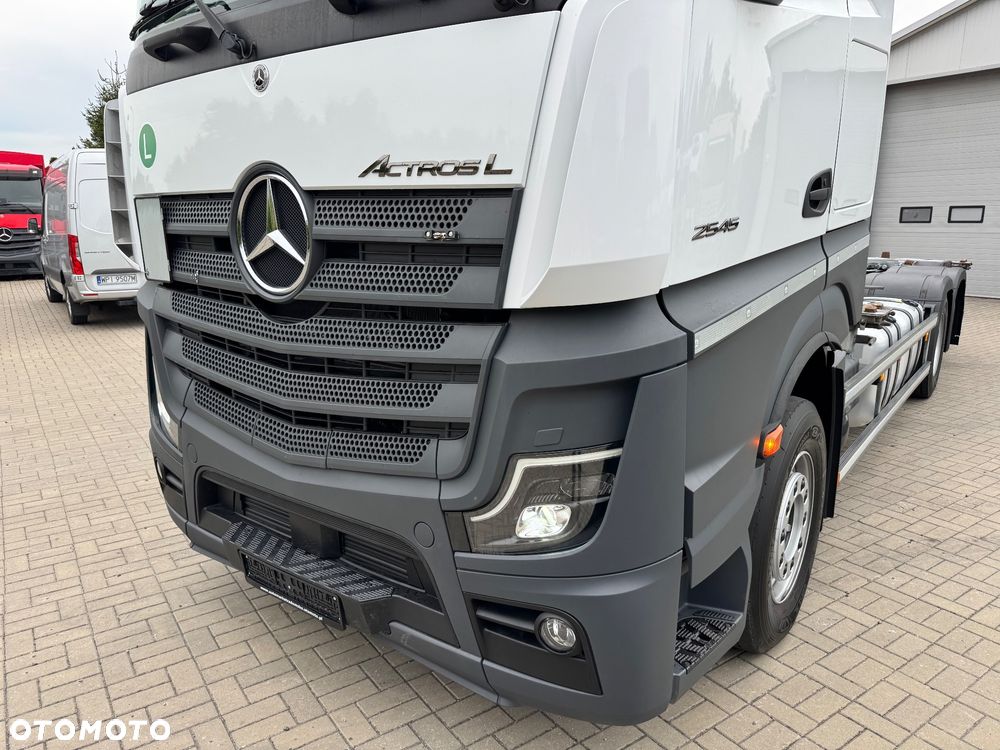 Mercedes-Benz - 15