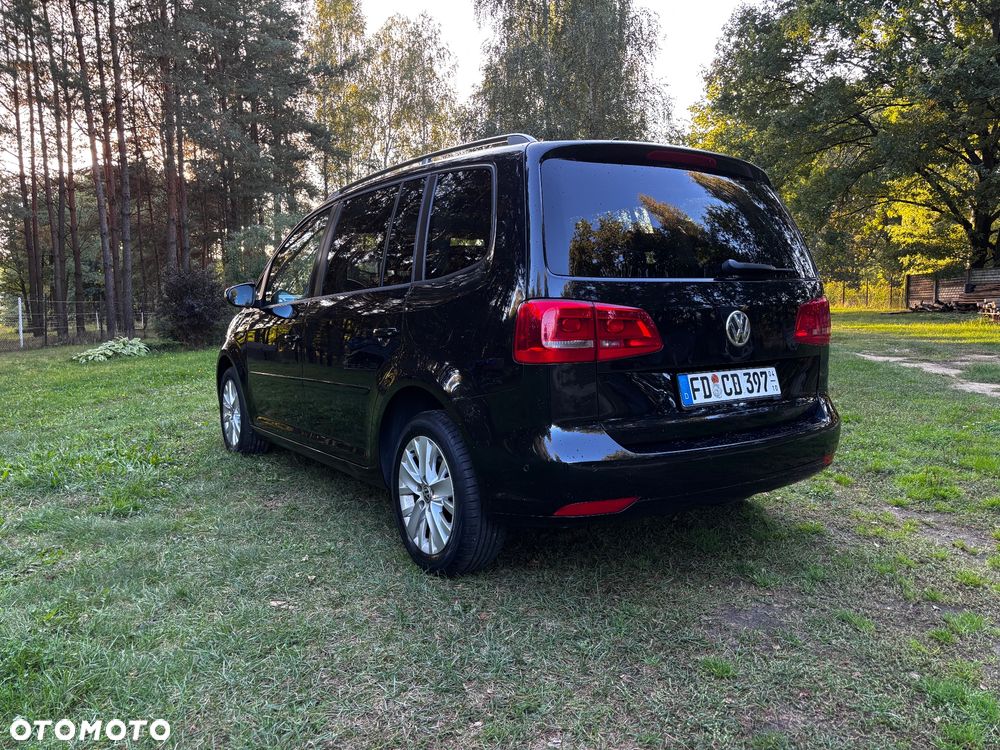 Volkswagen Touran - 10