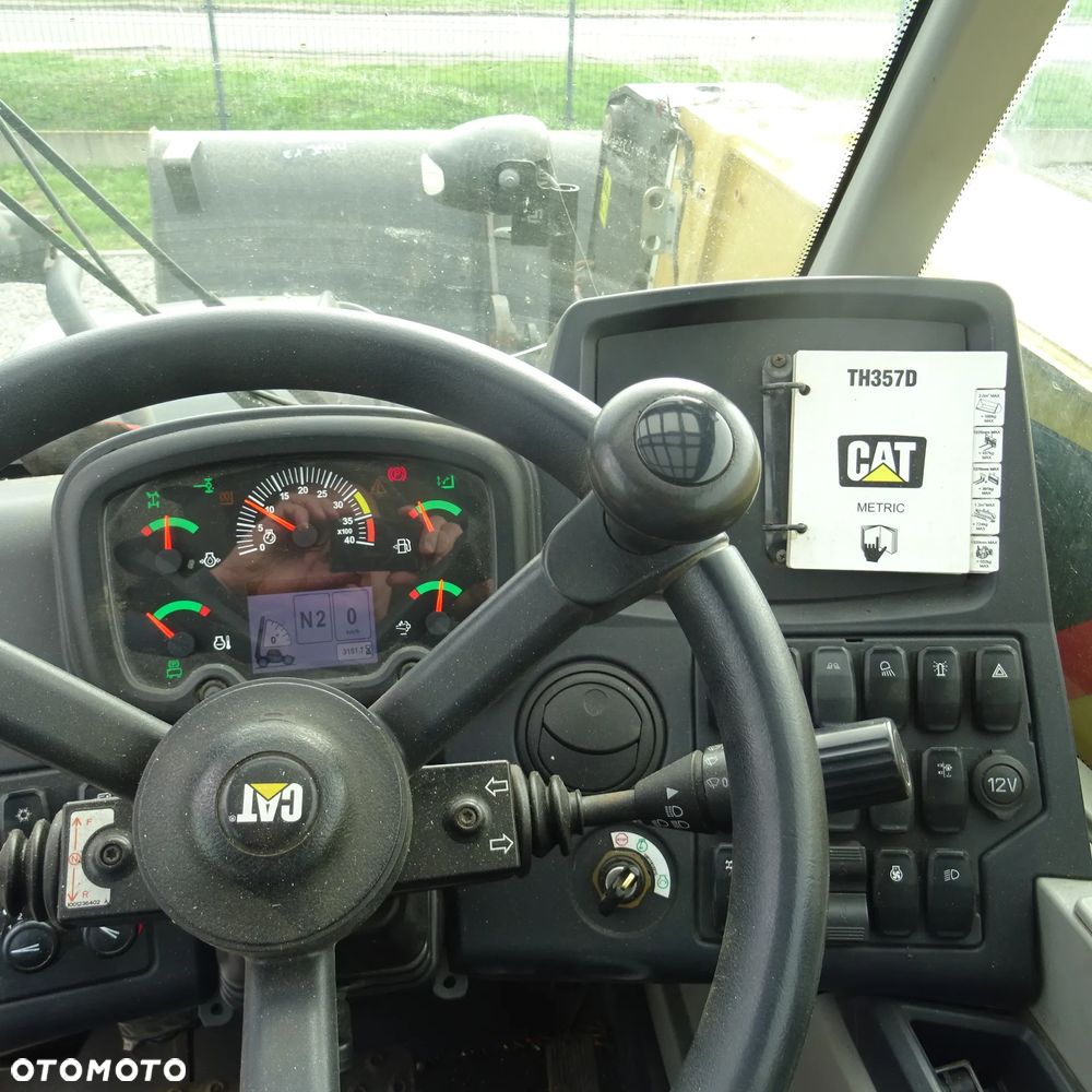 Caterpillar TH 357D - 8