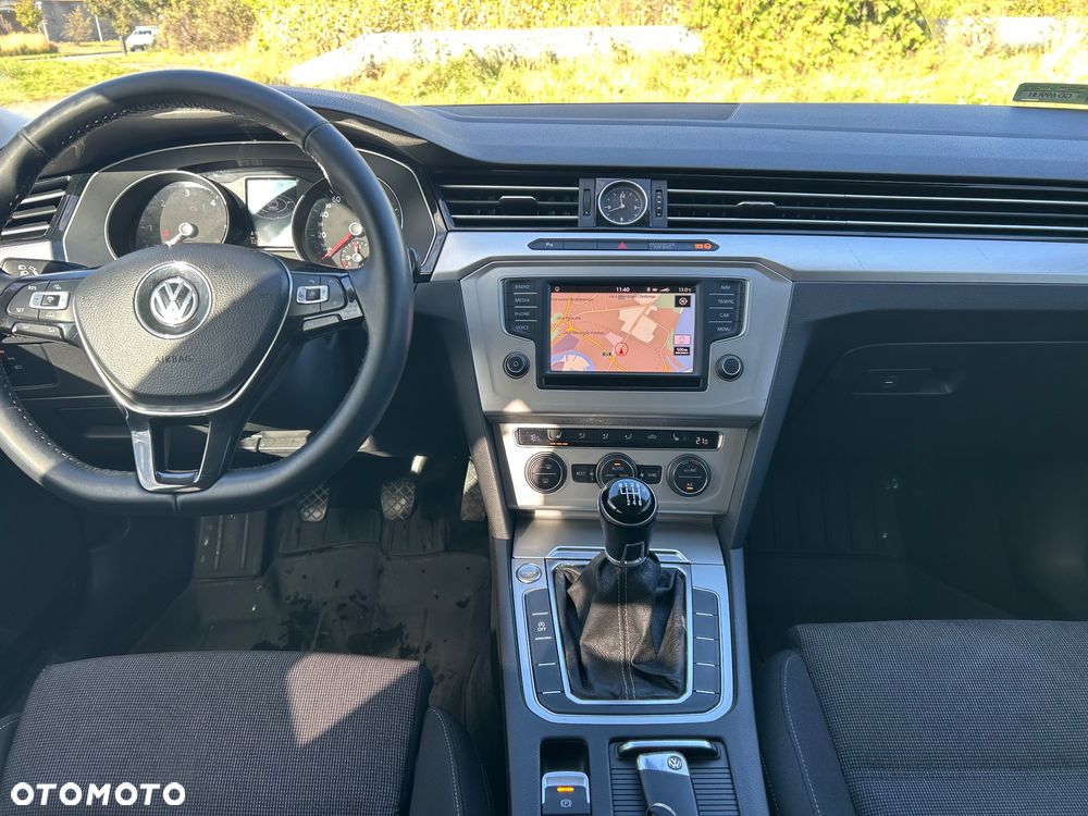 Volkswagen Passat - 15