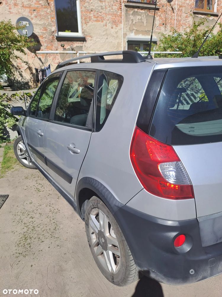 Renault Scenic 2.0 16V Emotion - 5