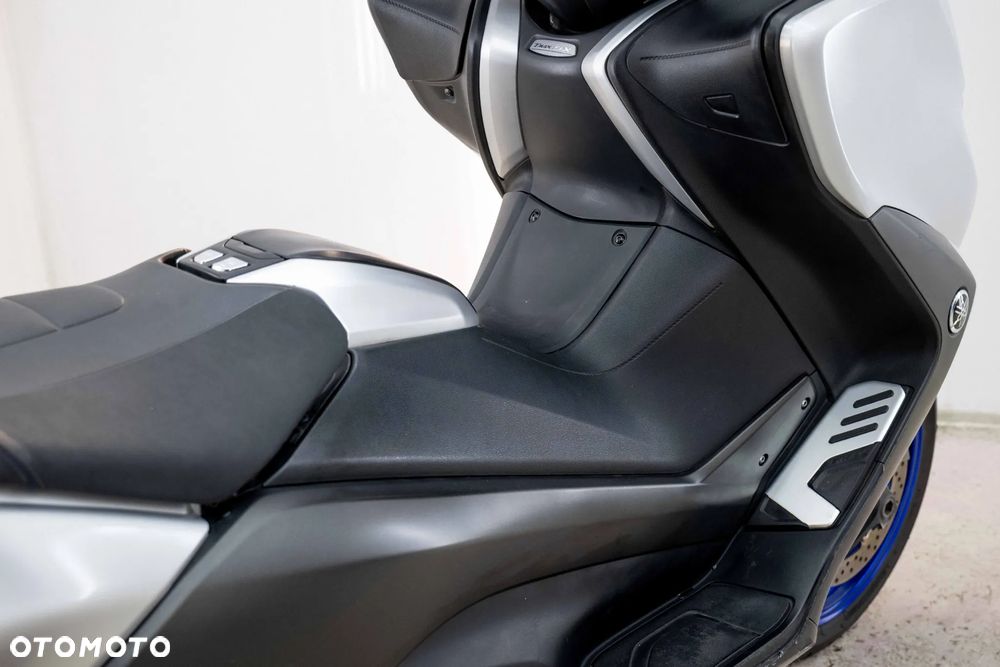 Yamaha Tmax - 15