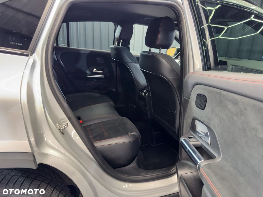 Mercedes-Benz GLA - 25