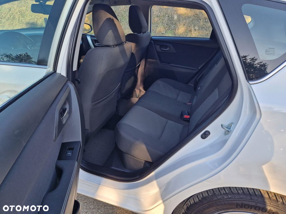 Toyota Auris - 12