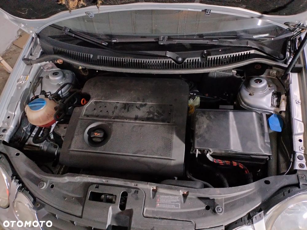 Volkswagen Polo 1.4 16V Comfortline - 18