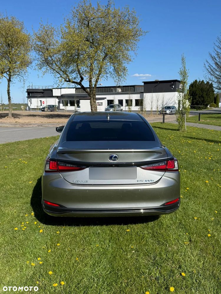 Lexus ES 300h F Sport - 4