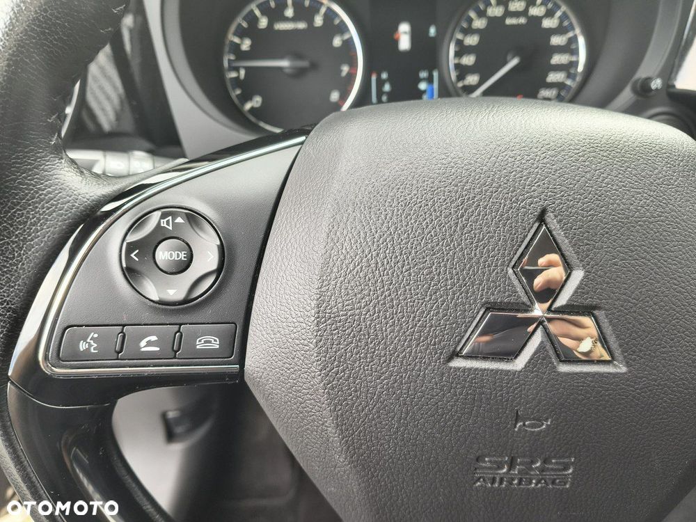 Mitsubishi Outlander - 10