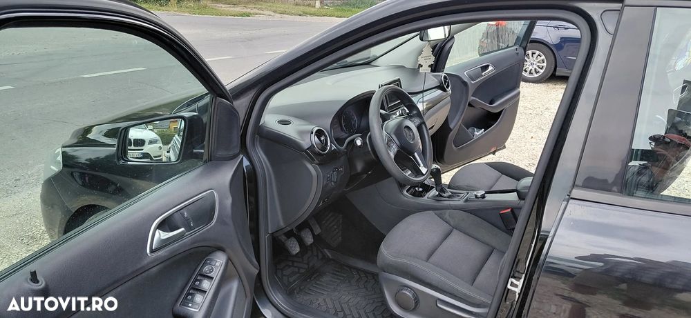Mercedes-Benz B 180 - 10